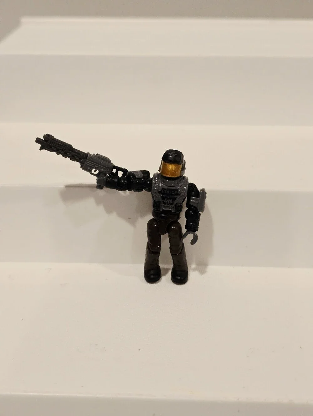 Mega Bloks Halo NMPD Officer and German Shepherd Figure Set